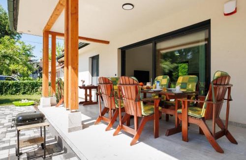 Balatonszarszo House | Holiday Home Daniel by Interhome