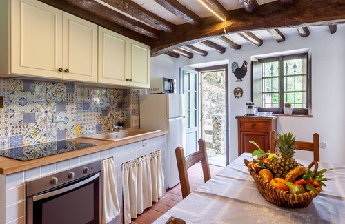 Monteggiori House | Holiday Home 'Domino Cottage Monteggiori' with Wi-Fi