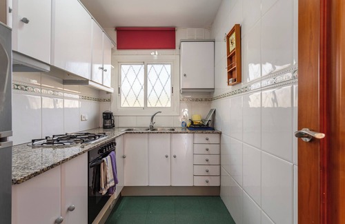 Pineda de Mar Apartment | Holiday Home 'Durero' with Mountain View, Wi-Fi and Air Conditioning