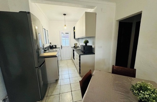 L'Escala House | Holiday Home 'El Pozo - 400m from Riells Beach' with Terrace, Garden and Balcony