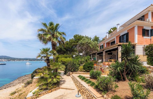 Portocolom House | Holiday Home Es Niu with Sea View, Garden and Wi-Fi