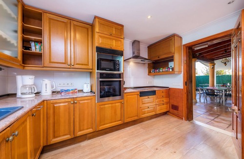Alcudia House | Holiday Home ’Casa Paqui Alcudia’ with Wi-Fi, Garden, Terraces & Pool