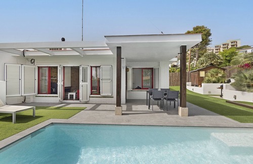 Vallpineda House | Holiday Home with Moutain View, Private Pool, A/C & WiFi
