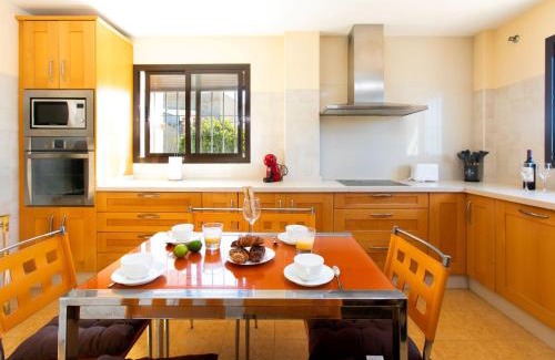 Rincon de la Victoria House | Holiday Home Surinam by Interhome