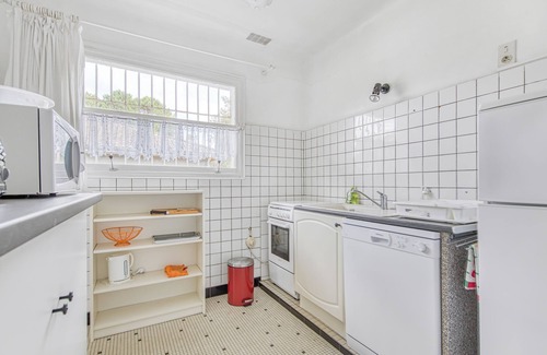 Lacanau House | Holiday Home 'Escapade Au Lac' with Private Terrace, Private Garden and Wi-Fi