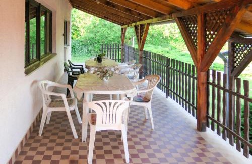 Balatonalmadi House | Holiday Home Fehervari - ALD301 by Interhome