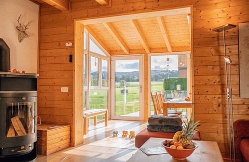 Christanz House | Holiday Home 'Ferienholzhaus Füßmann' with Mountain View, Private Terrace and Wi-Fi