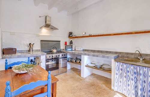 Algaida House | Holiday Home Fincatur North with Infinity Pool, Garden & Wi-Fi