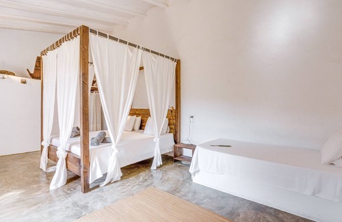Algaida House | Holiday Home Fincatur North with Infinity Pool, Garden & Wi-Fi