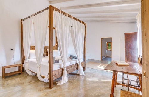 Algaida House | Holiday Home Fincatur North with Infinity Pool, Garden & Wi-Fi
