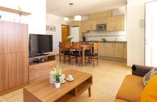 Riumar House | Holiday Home Flamenc 3 by Interhome