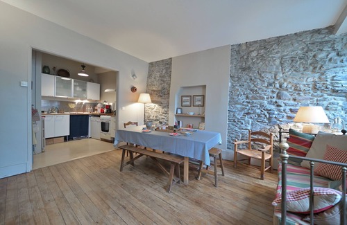 Bagneres-de-Luchon House | Holiday Home 'Maison Familiale' with Mountain View and Wi-Fi