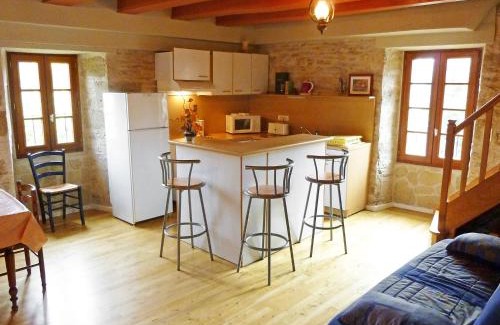 La Chapelle-aux-Saints House | Holiday Home Maison Bonneval by Interhome