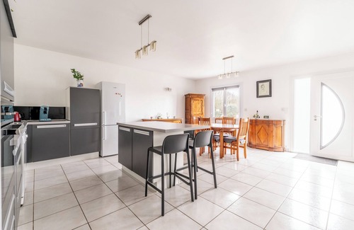 La Plaine-sur-Mer House | Holiday Home 'L'ancrage - 5 Minutes De La Mer' with Private Terrace, Private Garden and Wi-Fi