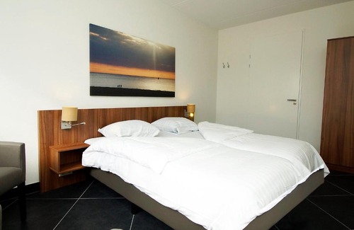 Colijnsplaat House | Holiday Home Ganuenta-2 by Interhome