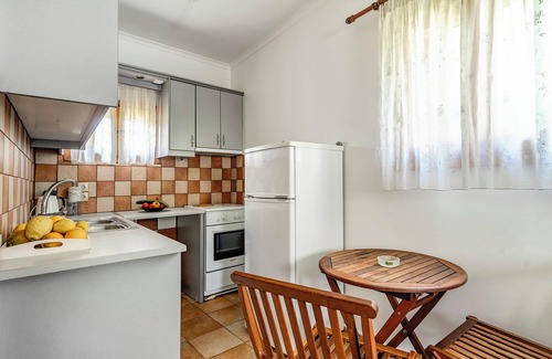 Lygia House | Holiday Home 'Garden House Lefkada' with Shared Terrace, Wi-Fi and Air Conditioning