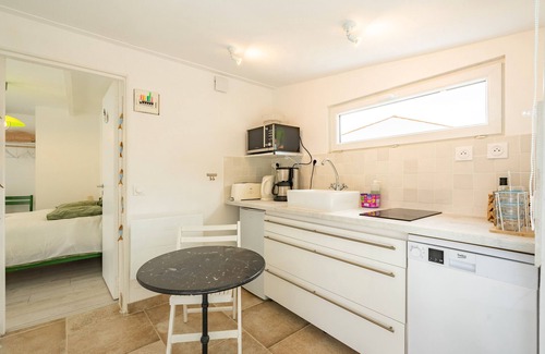 La Tremblade House | Holiday Home 'Gite Mer Et Terre' with Private Terrace, Wi-Fi and Air Conditioning