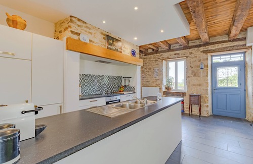 Jayac House | Holiday Home 'Gîte La Mauratie' with Shared Pool, Private Terrace and Wi-Fi