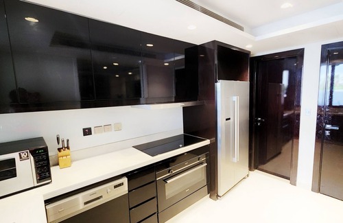 Dubai Villa | Holiday Home Golf Villa Dubai | 4 Bedrooms Ensuite Family Rooms | SHARED KITCHEN