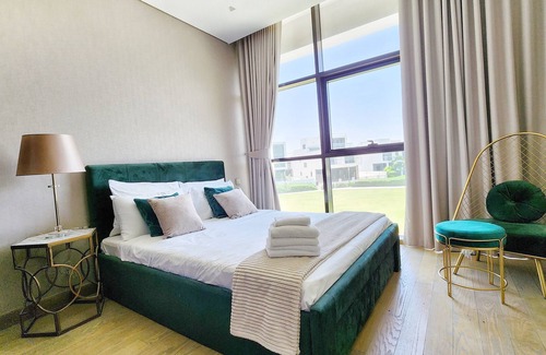 Dubai Villa | Holiday Home Golf Villa Dubai | 4 Bedrooms Ensuite Family Rooms | SHARED KITCHEN