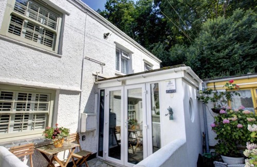 Treator House | Holiday Home Grove Place by Interhome