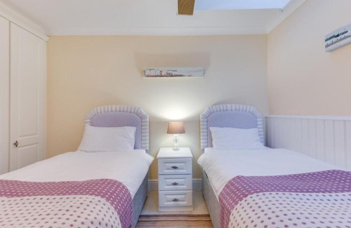 Tyn-y-Gongl House | Holiday Home Hafoty by Interhome