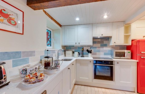 Tyn-y-Gongl House | Holiday Home Hafoty by Interhome