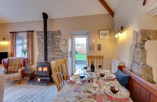 Tyn-y-Gongl House | Holiday Home Hafoty by Interhome