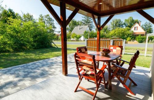 Balatonkeresztur House | Holiday Home Honey by Interhome