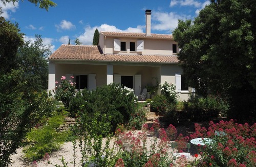 Villes-sur-Auzon House | Holiday Home in Villes-sur-Auzon with Pool
