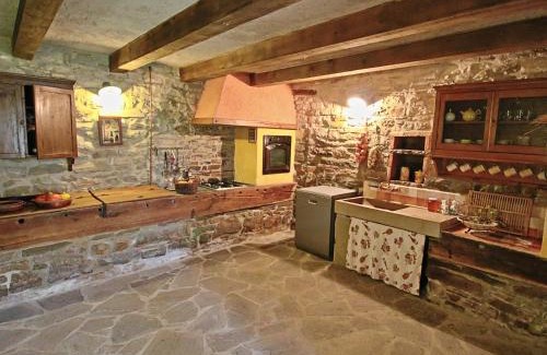 Apecchio House | Holiday Home in Apecchio with Pool & Terrace