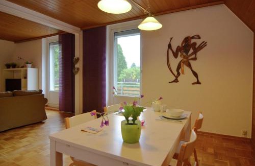 Bad Pyrmont Apartment | Holiday Home in Bad Pyrmont with Garden Views