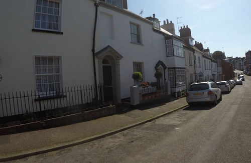 Exmouth House | Holiday Home in Central Exmouth Grade 2 listed character property, very charming