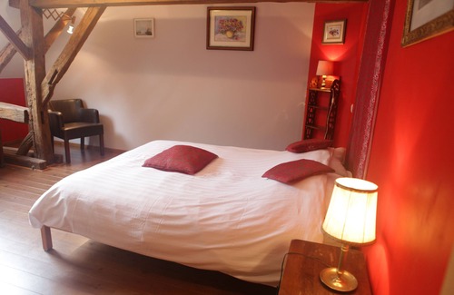 Seloignes Cottage | Holiday Home in CHIMAY, BBQ, 4 Bedrooms, 8 People, Nature