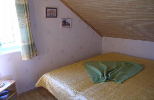 Balatonkeresztur House | Holiday home in Balatonmariafürdo 19321
