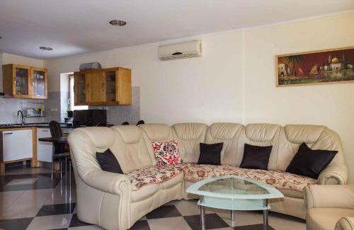Balatonmariafurdo House | Holiday home in Balatonmariafürdo 39890