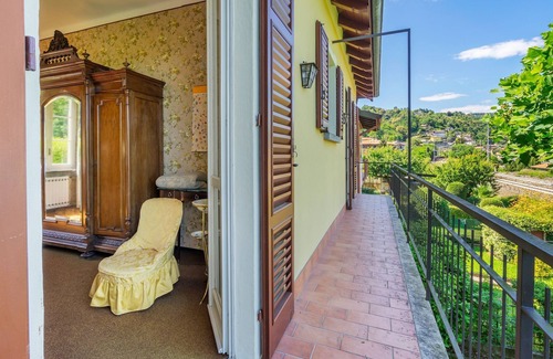 Meina House | Holiday Home in Meina