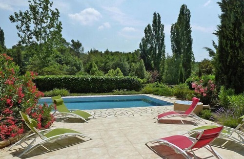 Puymeras House | holiday home in Puyméras with garden