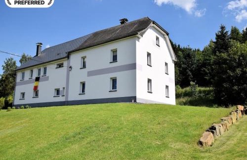Schoenberg House | Holiday Home in Saint Vith with Terrace
