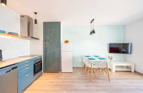 L'Escala Apartment | Holiday Home in Spain near Beach & Amusement Park