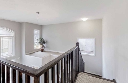 Hamilton House | Holiday home in Stoney Creek / East Hamilton Good for large groups or families