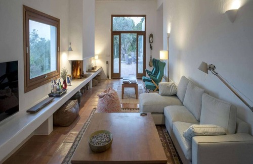 Sant Carles de Peralta Villa | Holiday home indoor heating