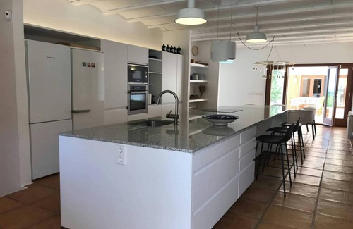Sant Carles de Peralta Villa | Holiday home indoor heating