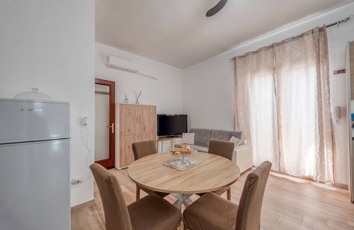 Cellino San Marco House | Holiday Home 'Katia' with Private Garden and Air Conditioning