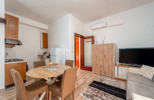 Cellino San Marco House | Holiday Home 'Katia' with Private Garden and Air Conditioning