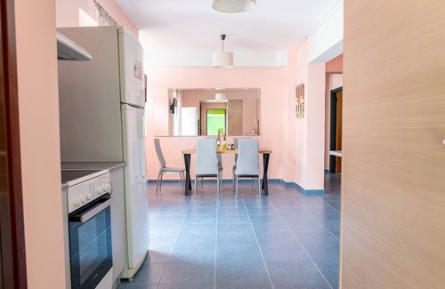 Tingaki House | Holiday Home 'Kos Dream Beachwalk Apartment' with Private Terrace, Balcony and Wi-Fi