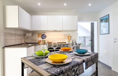 Mesagne House | Holiday Home 'L'Atelier' with Private Garden, Wi-Fi and Air Conditioning