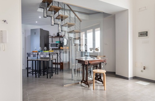 Mesagne House | Holiday Home 'L'Atelier' with Private Garden, Wi-Fi and Air Conditioning
