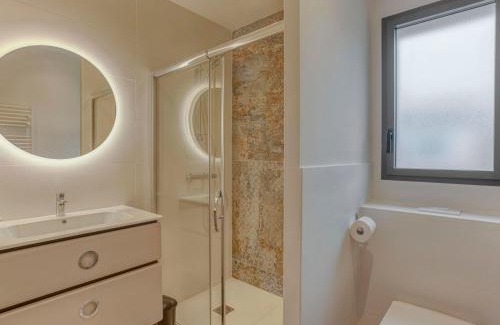 La Trinite-sur-Mer House | Holiday Home L'allée Couverte by Interhome