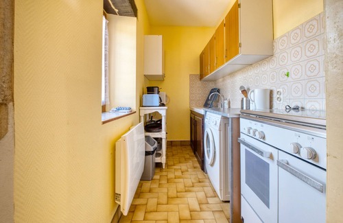 Saint-Genies House | Holiday Home 'L'Hirondelle - Perigord Noir' with Private Terrace and Shared Garden